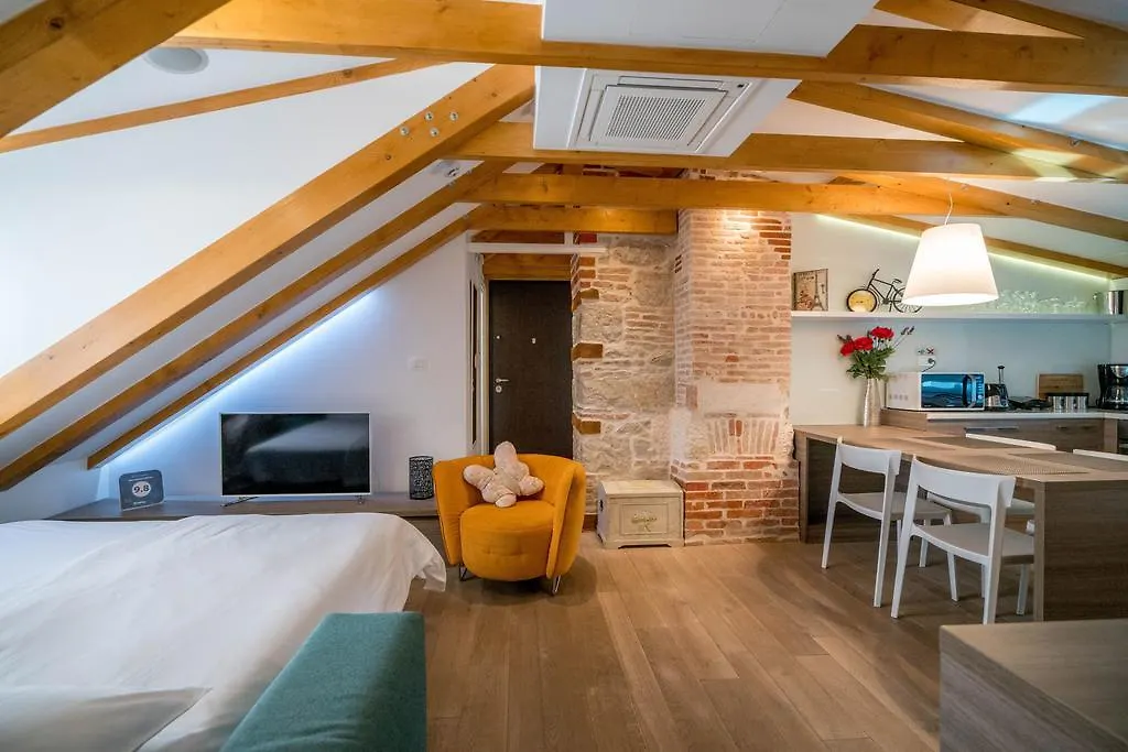 Apartment Atticus 0*, Split